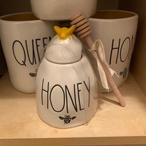 🐝 Rae Dunn HONEY pot with wooden stir stick